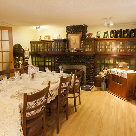 The Cobblestone Manor-2