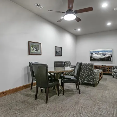 Silver Aspen - Five Bedroom Loft Luxury Townhome Hotel Room-3