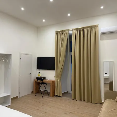 Chiaia Lifestyle Suite-2