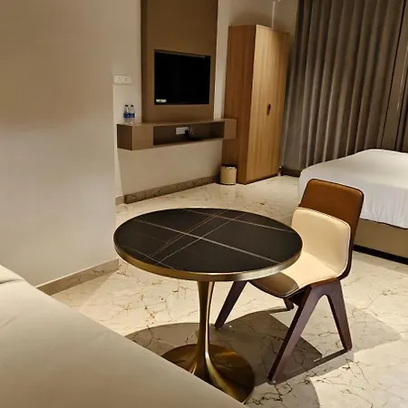 Leaf Hotel-2
