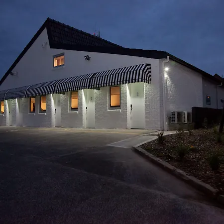 Grand Hotel And Studios-2