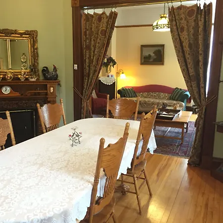 Evangeline'S Tower Bed & Breakfast-3