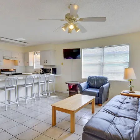Upper Deck Hotel And Bar - Adults Only-3