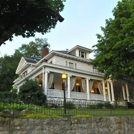 Bluefield Inn, A Select Registry Propery-2