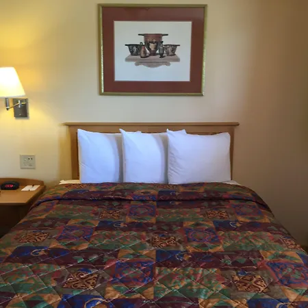 Relax Inn - Saginaw-3