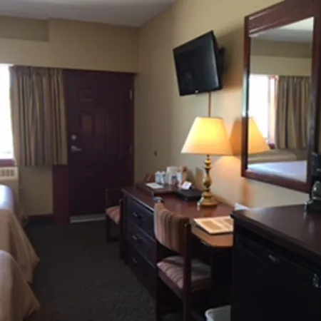 Travelodge By Wyndham Winnipeg Airport West-3