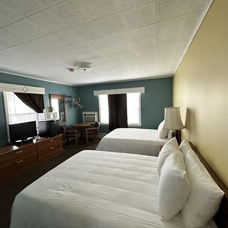 The Colonial Inn & Creamery-2