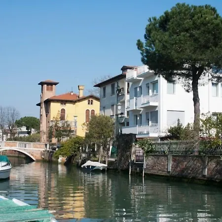 Villa Venice Movie-3