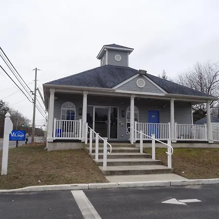Village Inn & Suites - Smithville-2