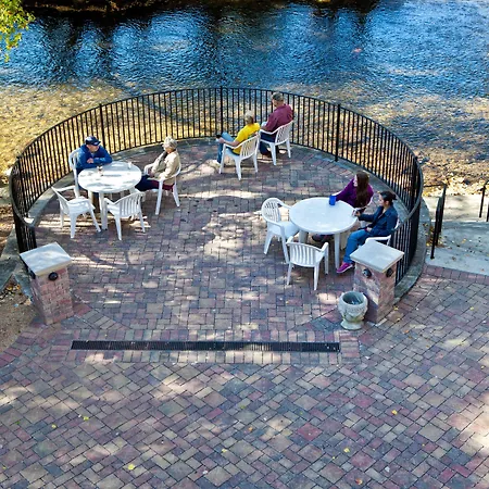 Helendorf River Inn, Suites & Conference Center-2