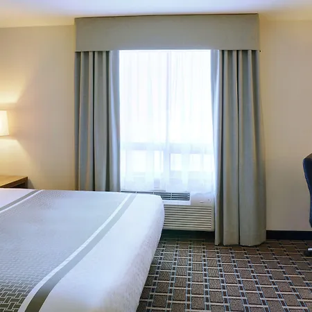 Pomeroy Inn And Suites Vermilion-2