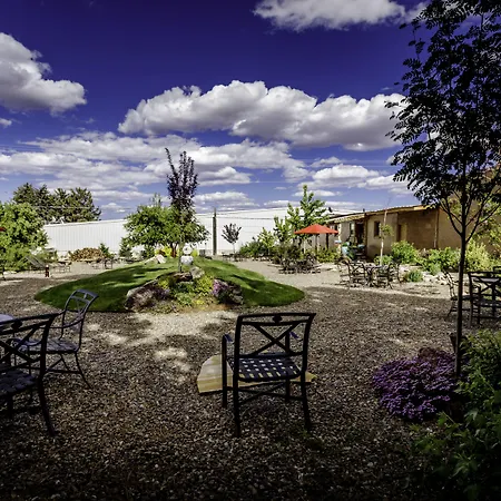 Stone Lizard Lodge-2