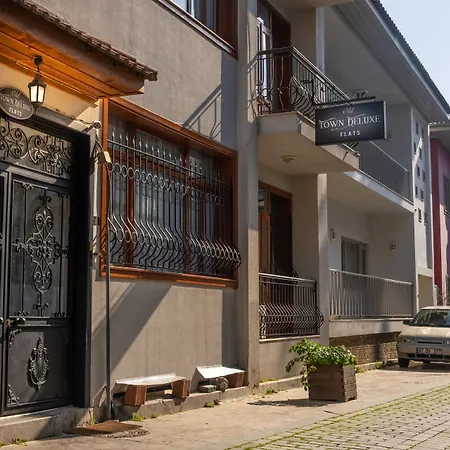 Old Town Deluxe Flats-2