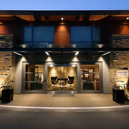Qualicum Beach Inn-3