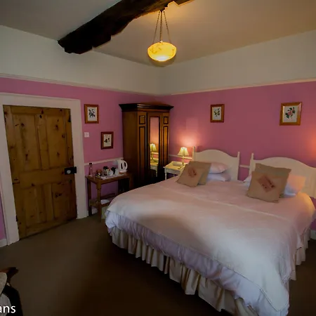 Lea House Bed And Breakfast-3