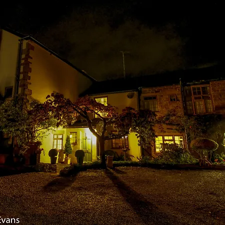 Lea House Bed And Breakfast-2
