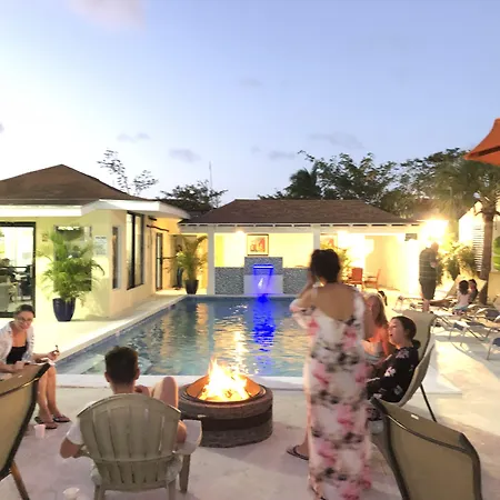 Colony Club Inn & Suites-3