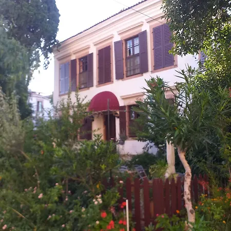 Cunda Zehra Teyzenin Evi-2