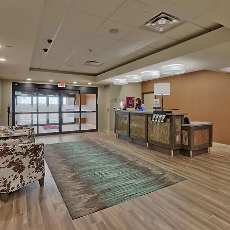 Hampton Inn & Suites Artesia-3