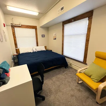 376 Eugene Guest Rooms-2