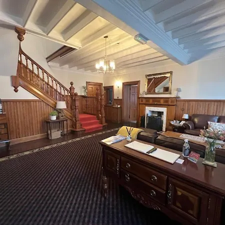 Camus House, Lochside Guest House-3