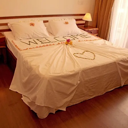 Dhiffushi White Sand Beach-2