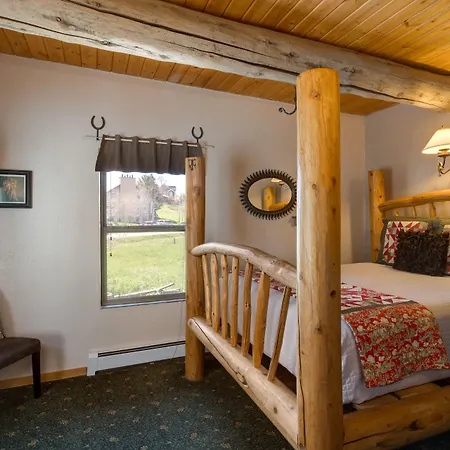 Mariposa Lodge Bed And Breakfast-2