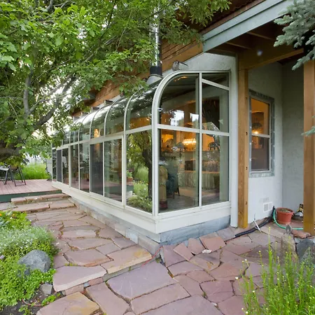 Mariposa Lodge Bed And Breakfast-3