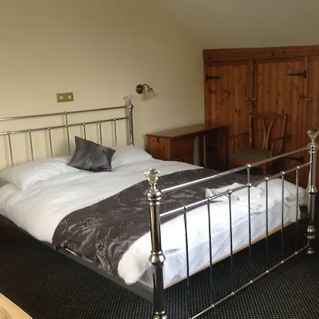 The Glan Yr Afon Inn-2