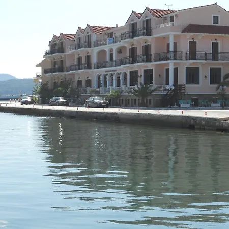 Celebrity Hotel-2