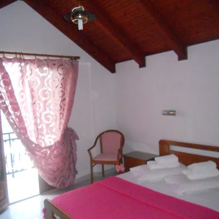 Celebrity Hotel-3