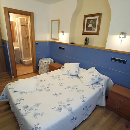 Pensión Irune by Vivere Stays-2