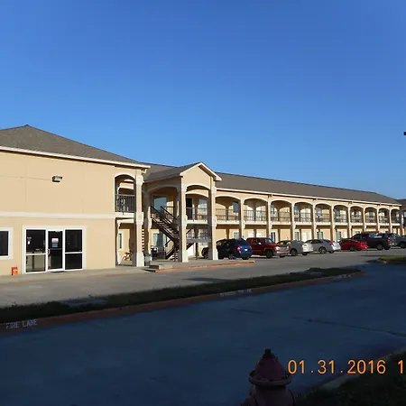 Crossroads Inn & Suites-2