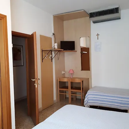 Hotel Villa Dina-3