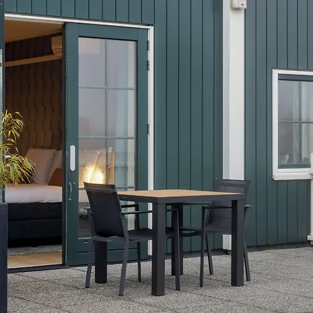 Roompot Hotel Marinapark Volendam-2