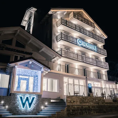 Hotel Le White - Le 42 Restaurant-2
