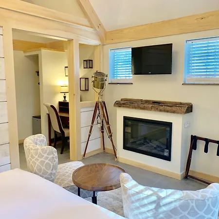 Ivy Manor Inn Village Center-3