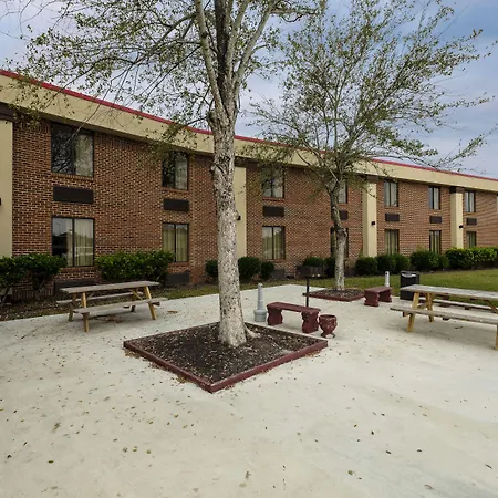 Red Roof Inn & Suites Jacksonville, Nc-3