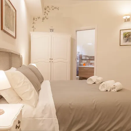 Donna Margherita Rome Suite & Rooms-2