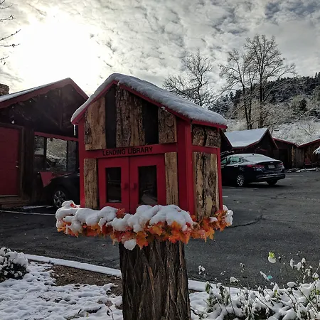 Foot Of The Mountain Motel-2