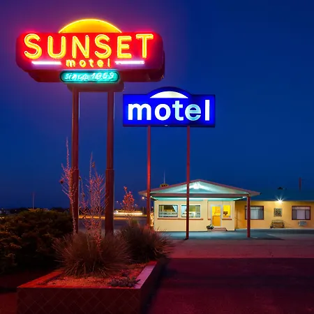 Sunset Motel Moriarty-3