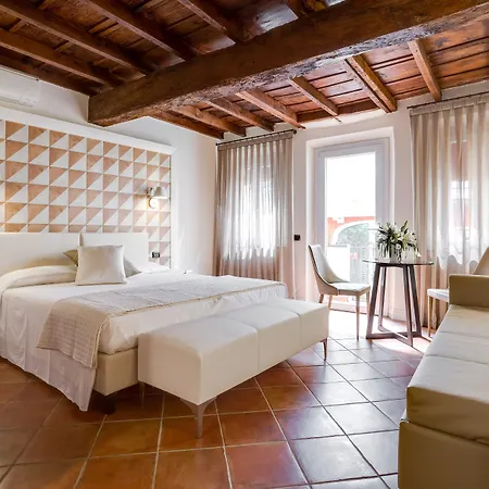 Ferrara Rooms-3