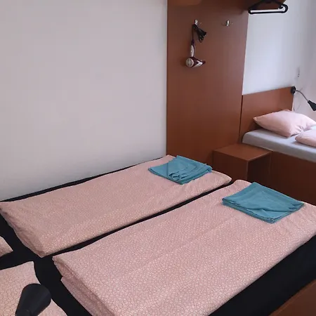 Omega Guesthouse Budapest-2