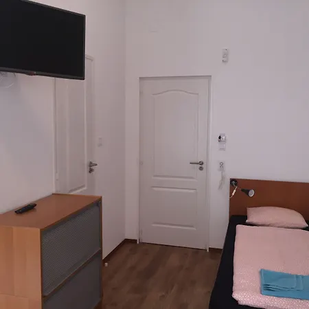 Omega Guesthouse Budapest-2