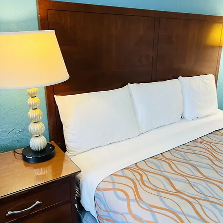 Relax Inn Lawton-3