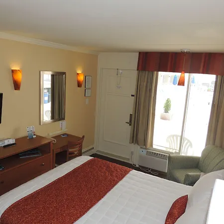 Fleur De Lis Beach Motel-2