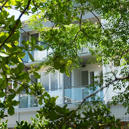 Heart Hotel And Gallery Whitsundays-3