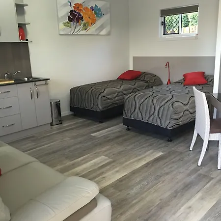 Athena Motel Apartments-2