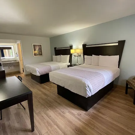 Tricove Inn & Suites-2