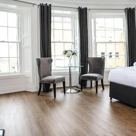 Edinburgh Castle Apartments-3